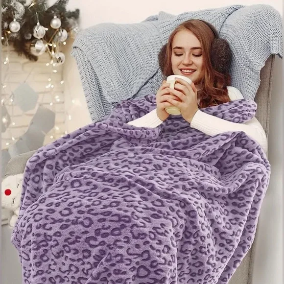 NWT Purple Snow Leopard Cozy Super Soft Blanket - Picture 7 of 7